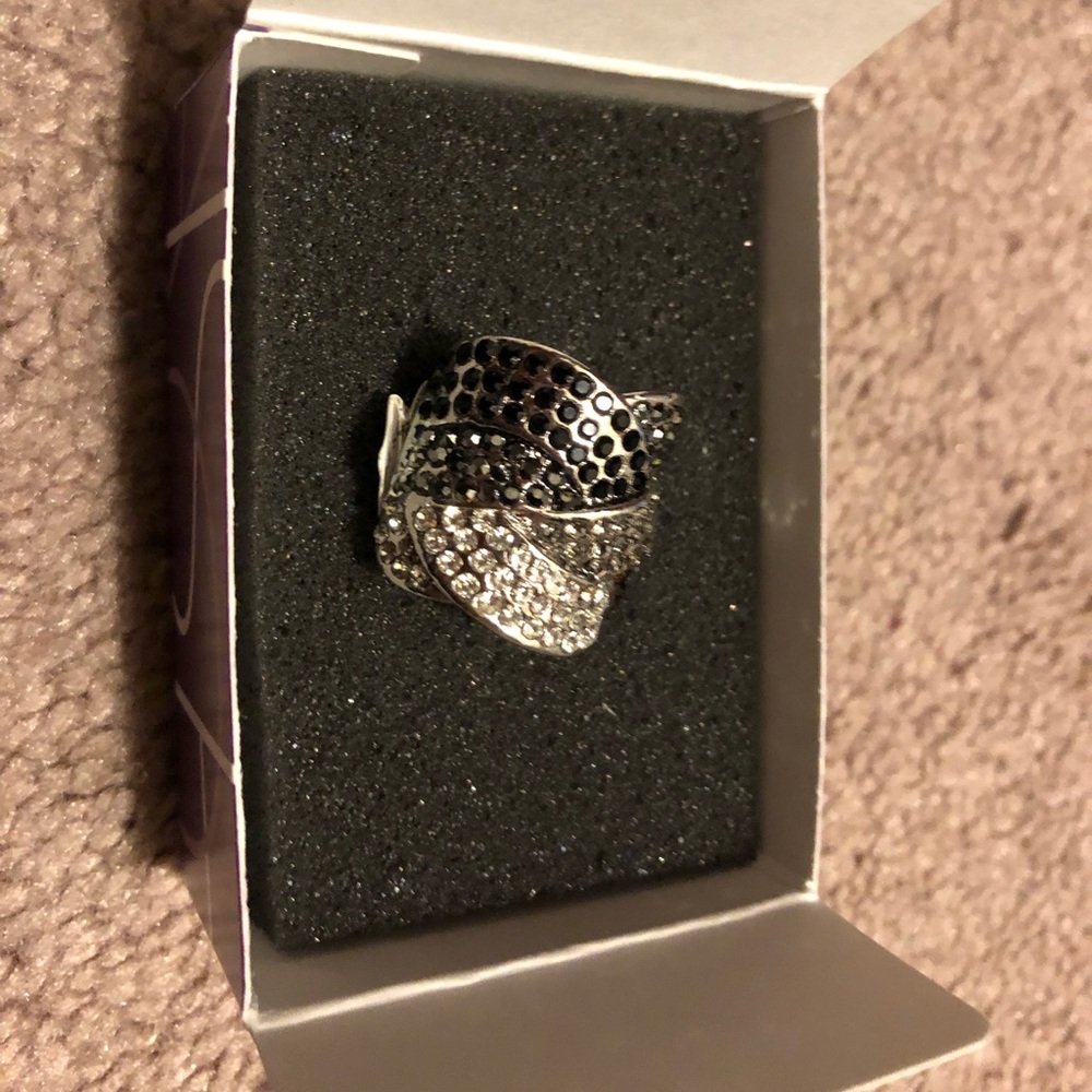 5/$25 Lia Sophia Cocktail ring